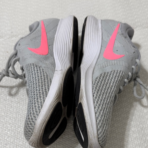 Nike Women's Athletic Shoes Gray with Pink Swoosh - Picture 4 of 5